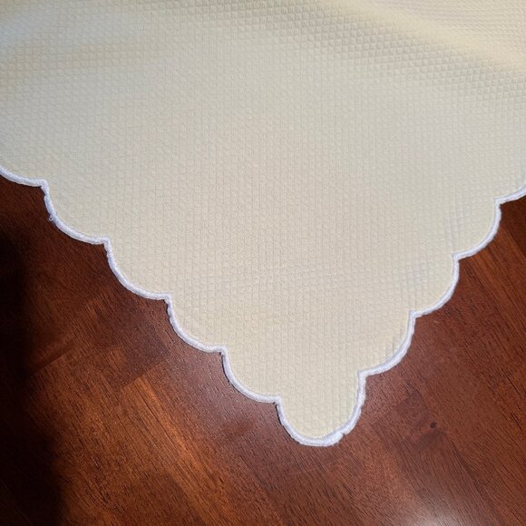 Matouk Savannah Gardens Tablecloth - 58"x136" - Butter Yellow - Picture 4 of 4